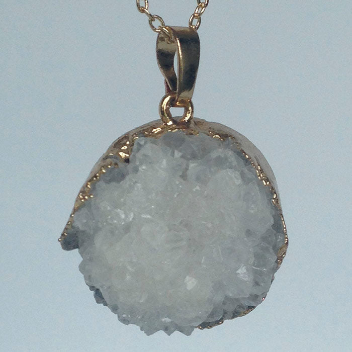 TRANSPARENT QUARTZ PENDANT: Helps you clear your thoughts