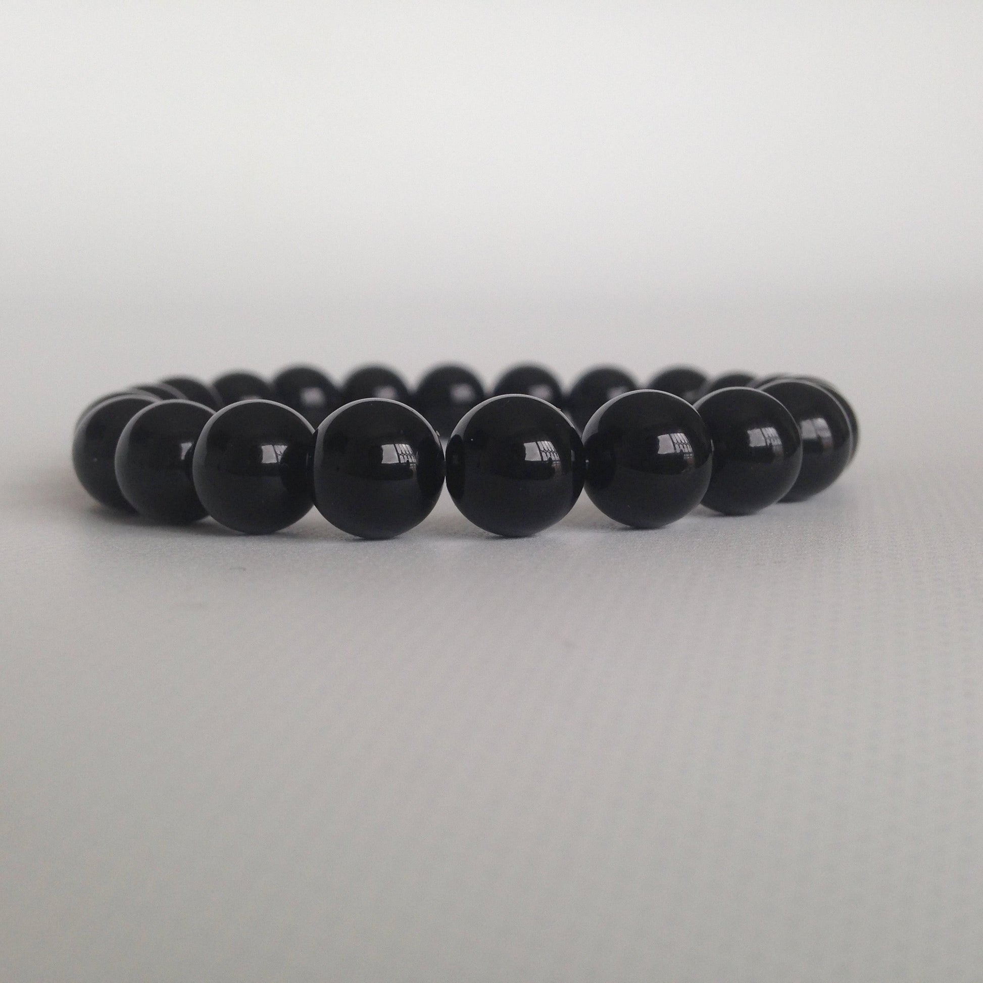 Manilla polo a tierra con onix: limpia y transmuta