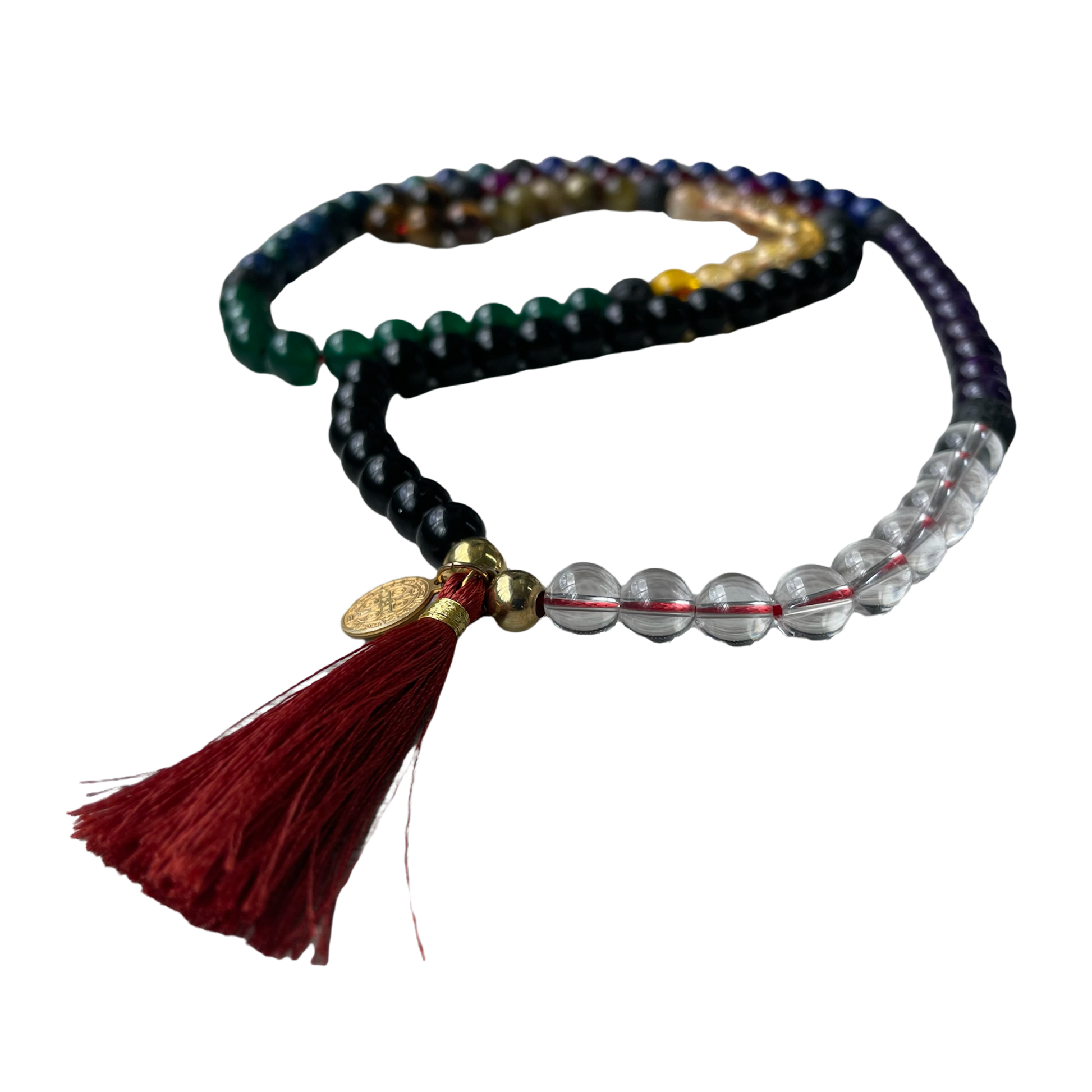 Un mala es una sarta de 108 cuentas esféricas para recitar oraciones o mantras durante la meditación consciente. Usas el Mala para hacer 108 repeticiones del mantra. Durante las repeticiones debes estar consciente y con la intención de sanar un aspecto.